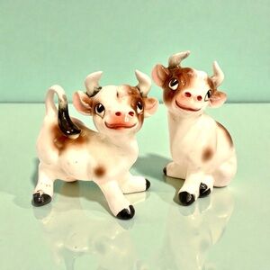 Adorable mid century Japanese Ceramic Cow salt & pepper shakers w/original plugs